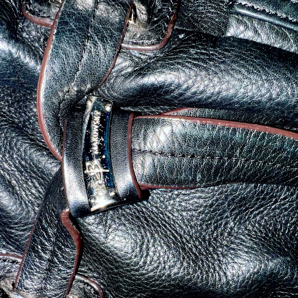 ♥️👜(sold)B Makowsky Black 100%Leather Chrome Shoulder Bag♥️👜 - Picture 10 of 13